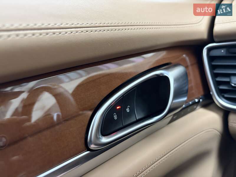 Фастбек Porsche Panamera 2013 в Києві фото 48 Фастбек Porsche Panamera 2013 в Києві