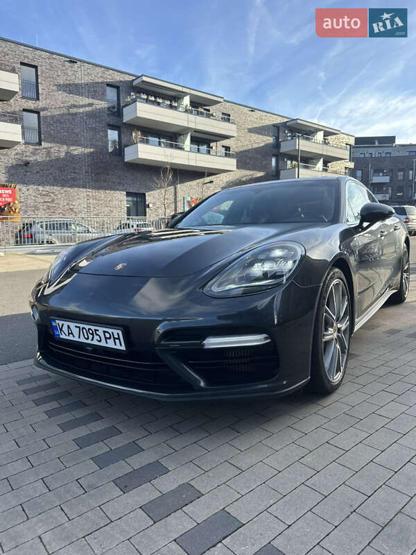 Фастбэк Porsche Panamera 2017 в Львове