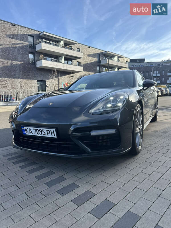 Фастбэк Porsche Panamera 2017 в Львове