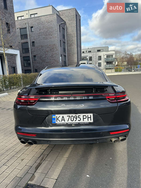 Фастбэк Porsche Panamera 2017 в Львове