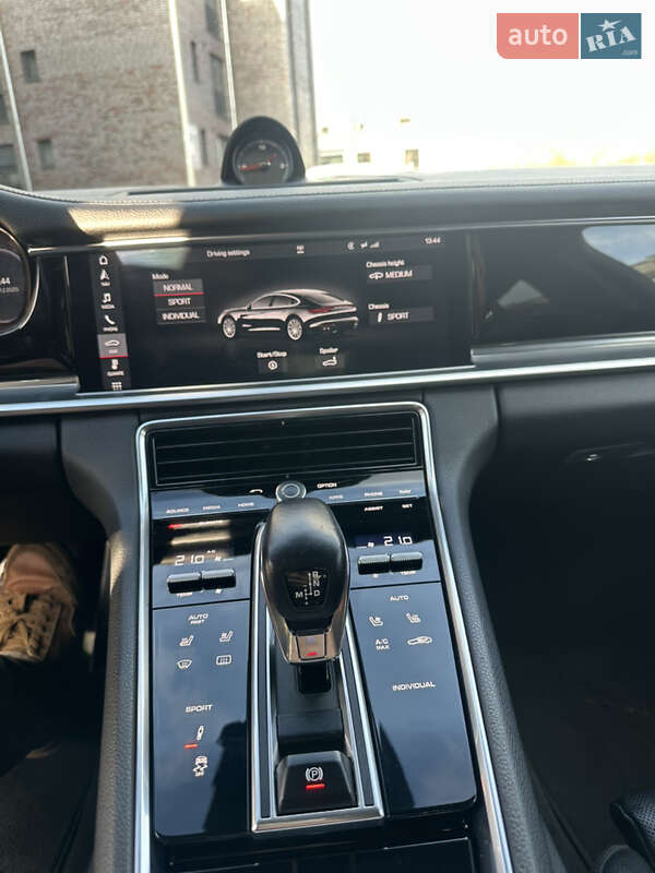 Фастбэк Porsche Panamera 2017 в Львове