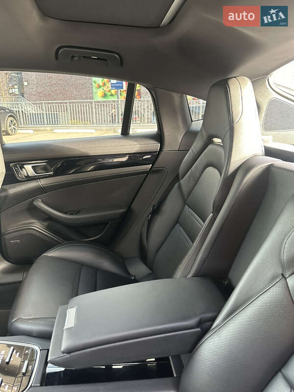 Фастбэк Porsche Panamera 2017 в Львове