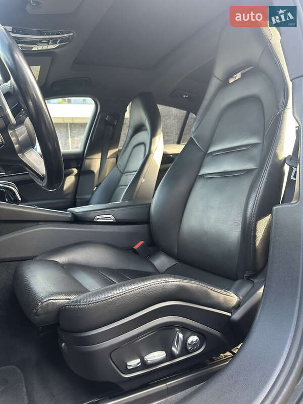 Фастбэк Porsche Panamera 2017 в Львове