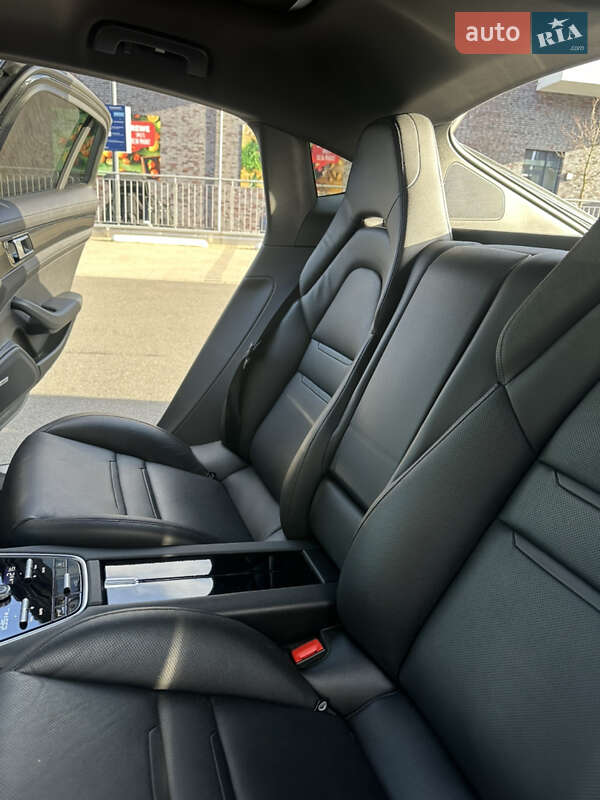 Фастбэк Porsche Panamera 2017 в Львове