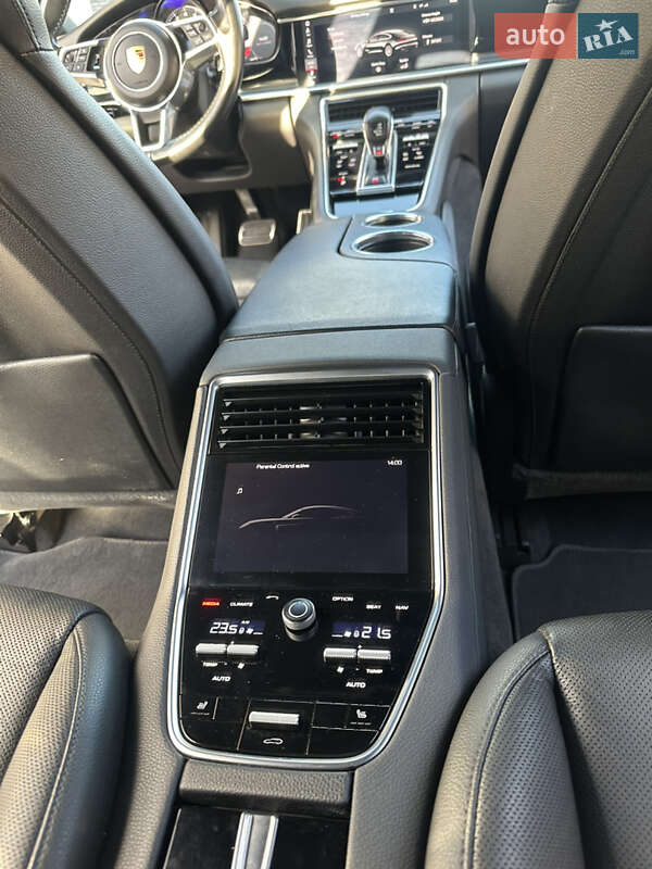 Фастбэк Porsche Panamera 2017 в Львове