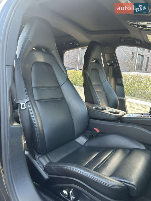 Фастбэк Porsche Panamera 2017 в Львове