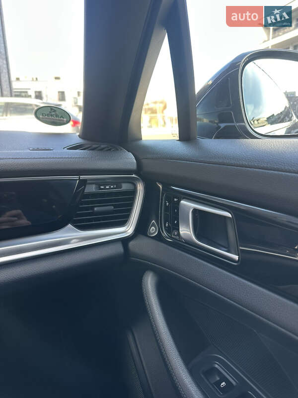 Фастбэк Porsche Panamera 2017 в Львове