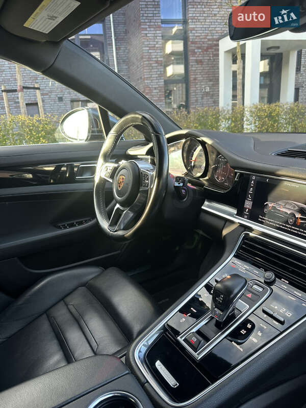 Фастбэк Porsche Panamera 2017 в Львове