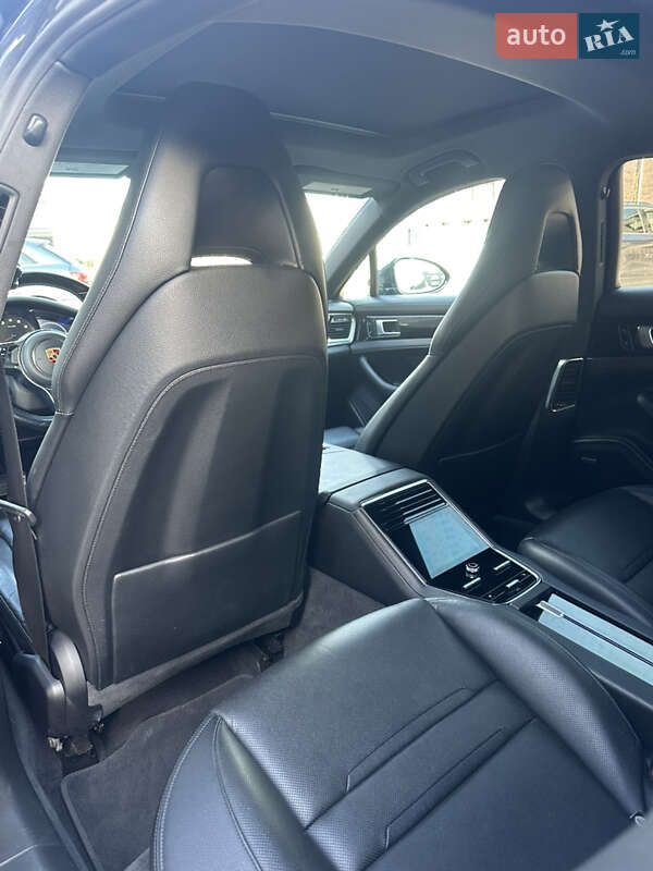 Фастбэк Porsche Panamera 2017 в Львове