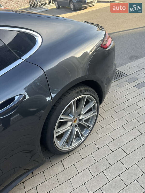 Фастбэк Porsche Panamera 2017 в Львове