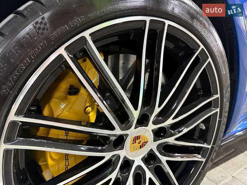 Фастбэк Porsche Panamera 2017 в Киеве фото 10 Фастбэк Porsche Panamera 2017 в Киеве