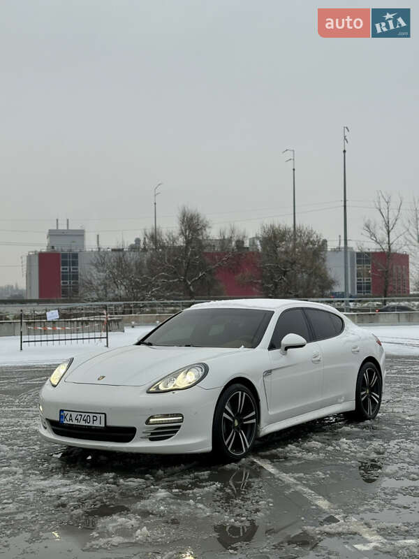 Фастбэк Porsche Panamera 2010 в Киеве