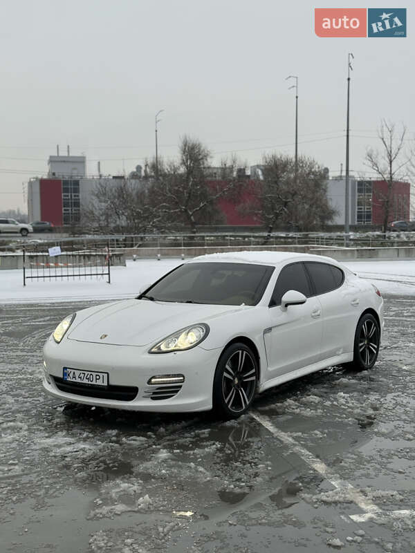 Фастбэк Porsche Panamera 2010 в Киеве