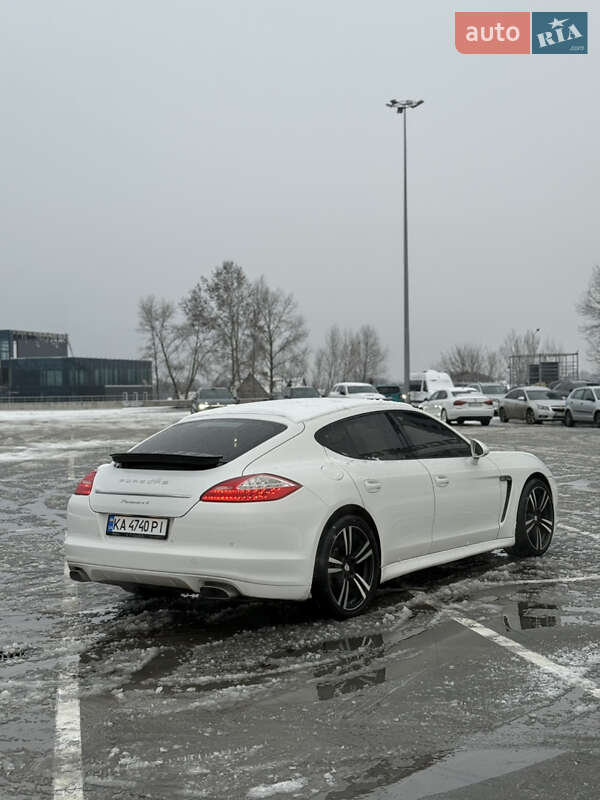 Фастбэк Porsche Panamera 2010 в Киеве