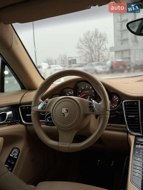 Фастбэк Porsche Panamera 2010 в Киеве