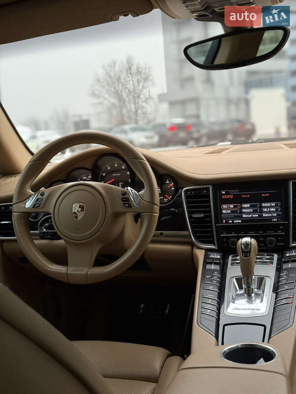 Фастбэк Porsche Panamera 2010 в Киеве
