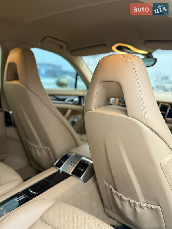 Фастбэк Porsche Panamera 2010 в Киеве