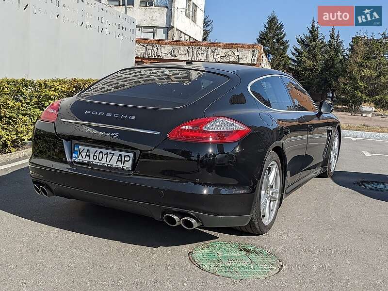Фастбек Porsche Panamera 2011 в Києві