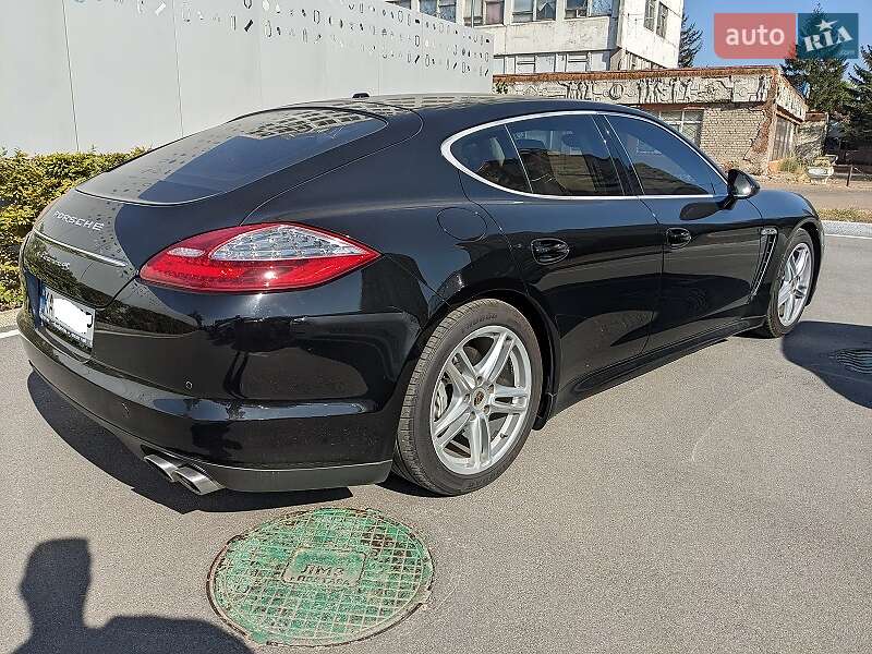 Фастбек Porsche Panamera 2011 в Києві
