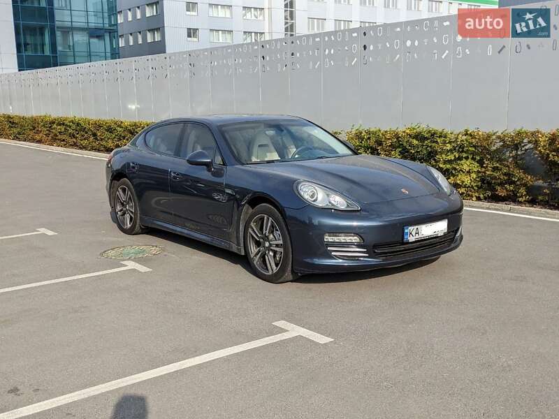 Фастбек Porsche Panamera 2010 в Києві