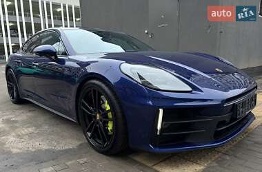Фастбэк Porsche Panamera 2024 в Киеве