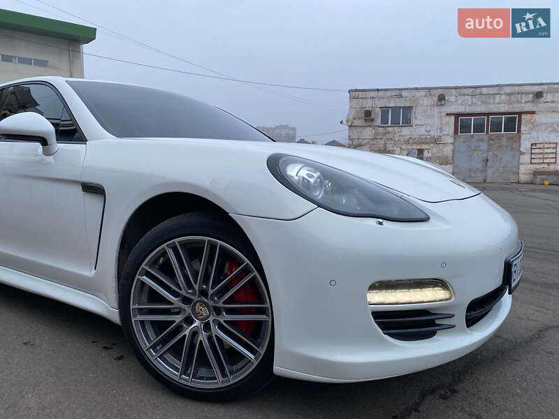 Фастбек Porsche Panamera 2010 в Кривому Розі