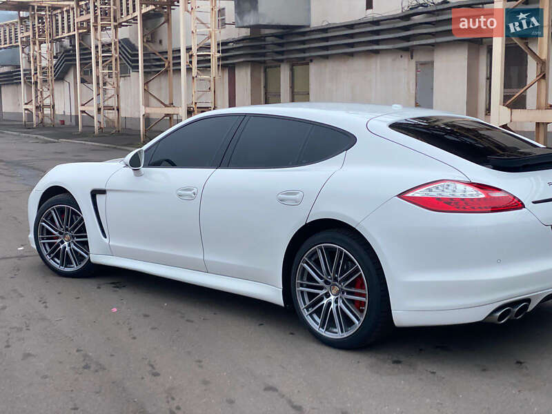 Фастбек Porsche Panamera 2010 в Кривому Розі