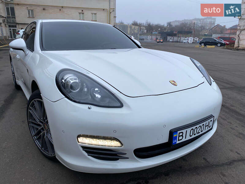 Фастбек Porsche Panamera 2010 в Кривому Розі