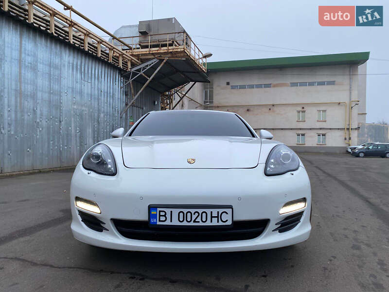 Фастбек Porsche Panamera 2010 в Кривому Розі