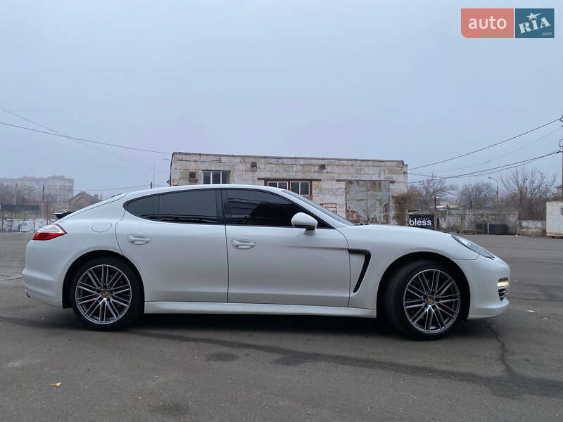 Фастбек Porsche Panamera 2010 в Кривому Розі