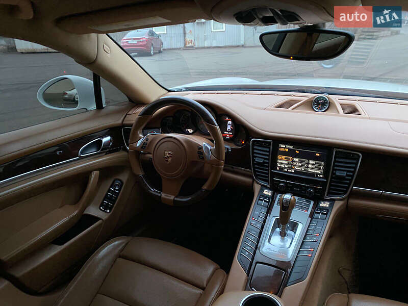 Фастбек Porsche Panamera 2010 в Кривому Розі