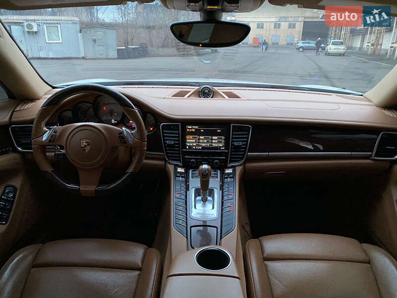 Фастбек Porsche Panamera 2010 в Кривому Розі