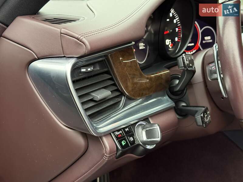 Фастбек Porsche Panamera 2017 в Дніпрі фото 29 Фастбек Porsche Panamera 2017 в Дніпрі