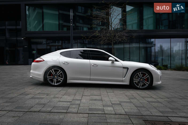 Фастбек Porsche Panamera 2011 в Києві