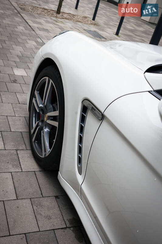 Фастбек Porsche Panamera 2011 в Києві