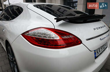 Фастбек Porsche Panamera 2011 в Києві