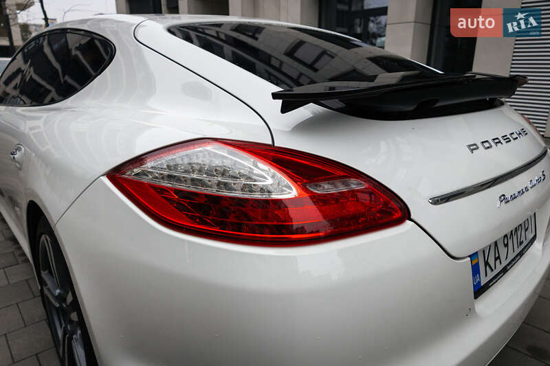 Фастбек Porsche Panamera 2011 в Києві