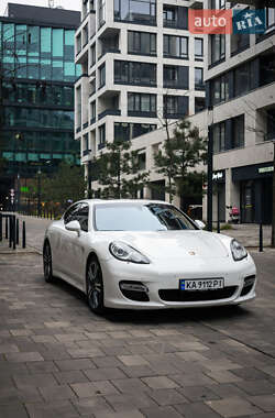Фастбек Porsche Panamera 2011 в Києві