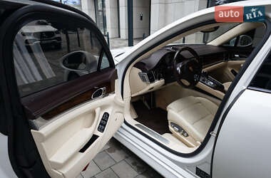 Фастбек Porsche Panamera 2011 в Києві