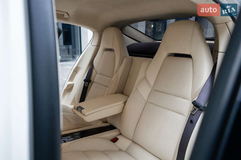 Фастбек Porsche Panamera 2011 в Києві