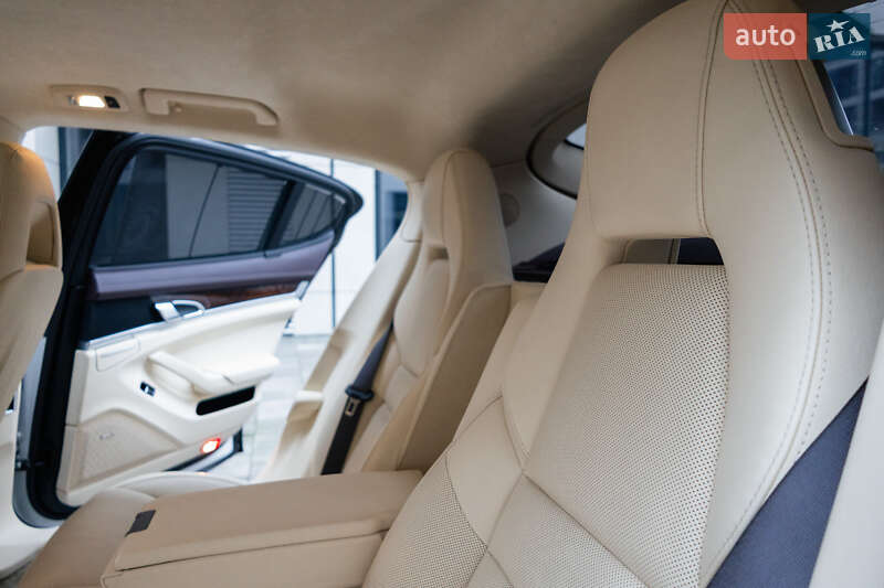 Фастбек Porsche Panamera 2011 в Києві