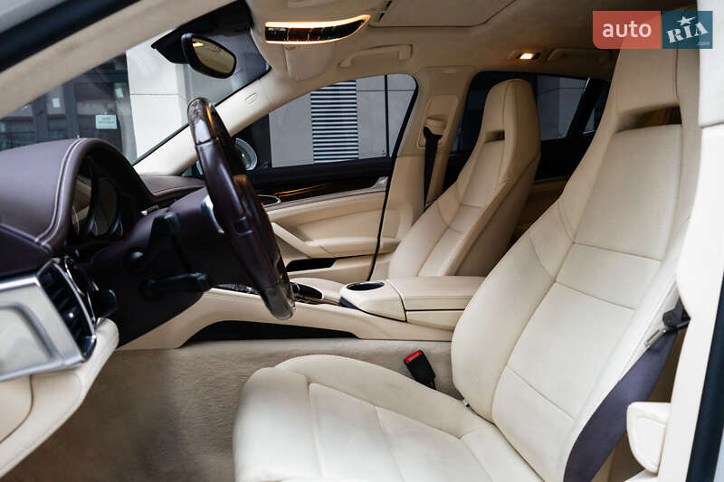 Фастбек Porsche Panamera 2011 в Києві
