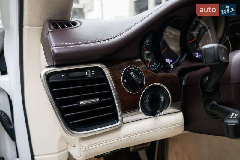 Фастбек Porsche Panamera 2011 в Києві