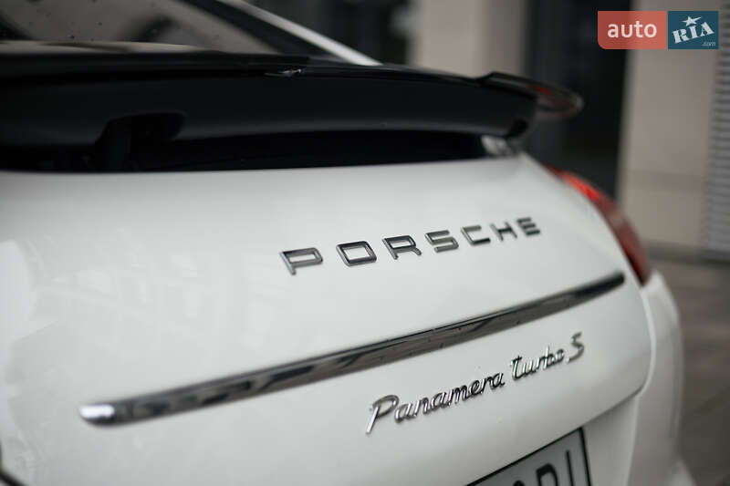 Фастбек Porsche Panamera 2011 в Києві