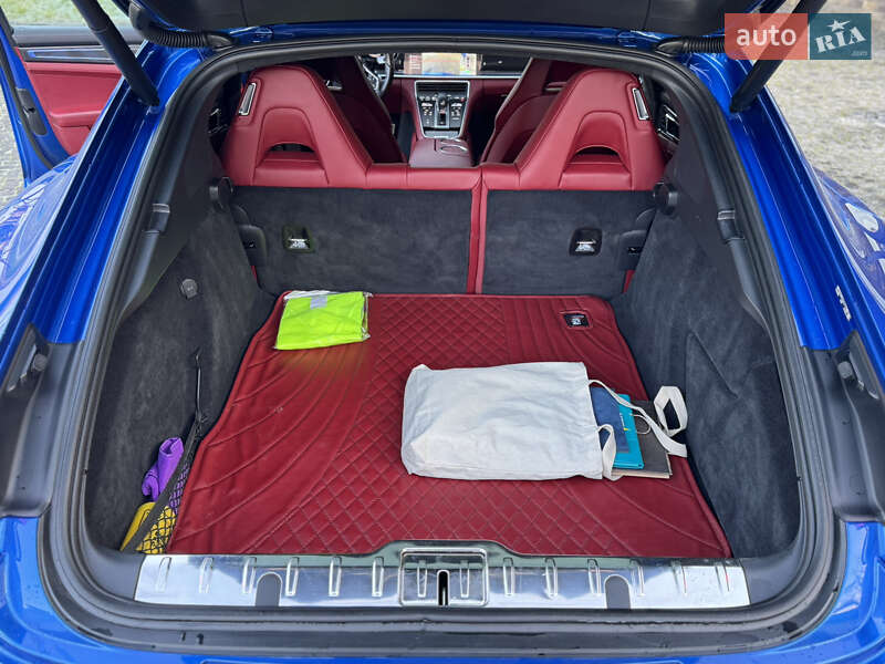 Фастбек Porsche Panamera 2018 в Тернополі