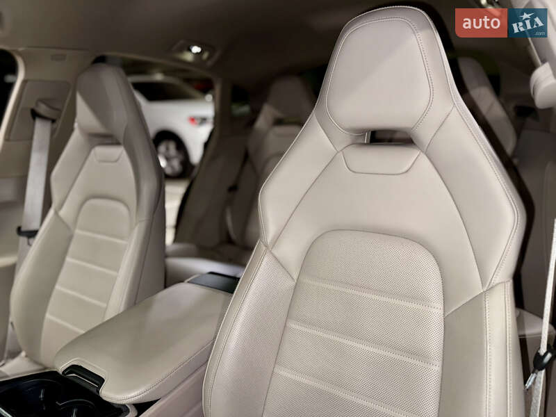 Фастбэк Porsche Panamera 2023 в Киеве