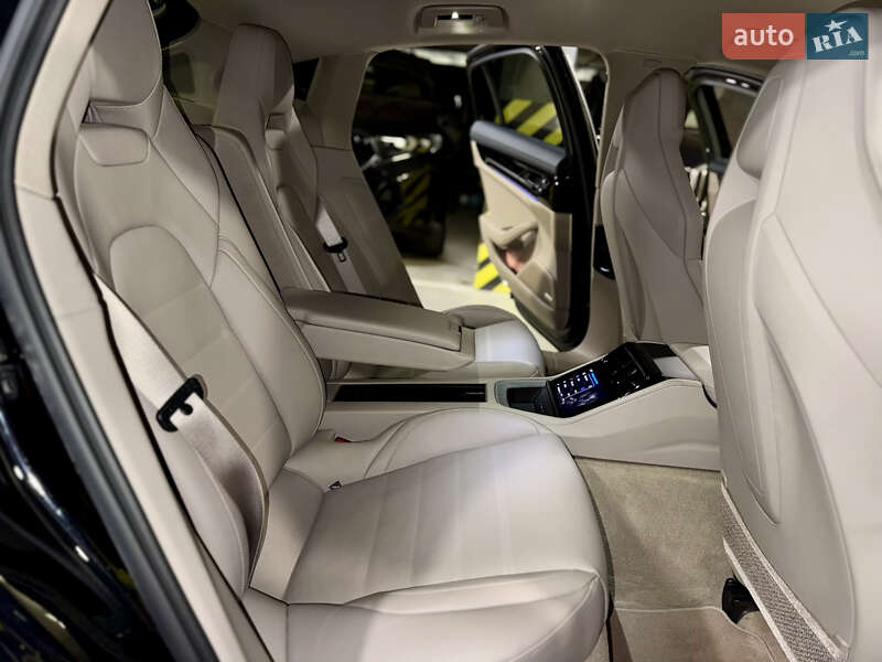 Фастбэк Porsche Panamera 2023 в Киеве