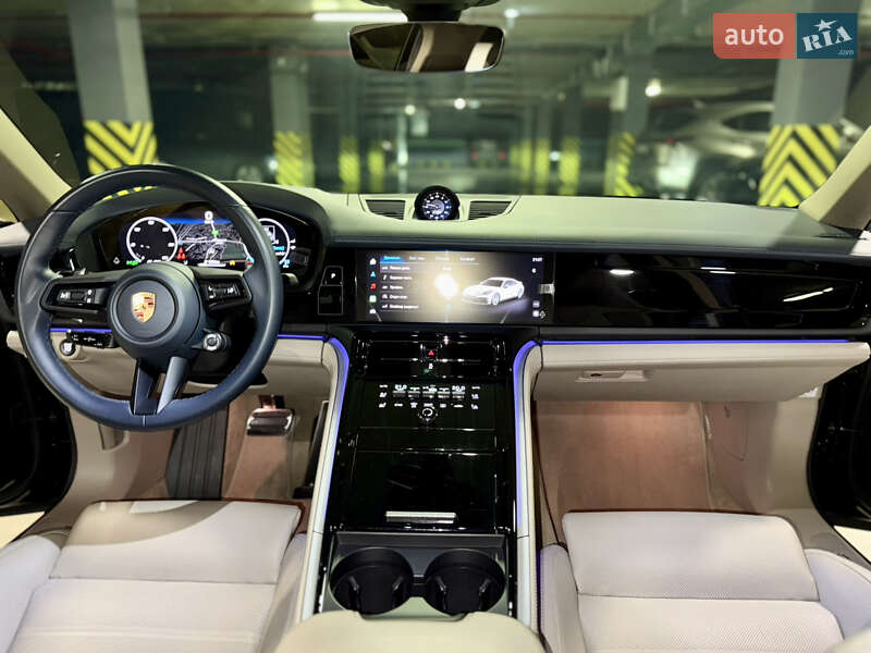Фастбэк Porsche Panamera 2023 в Киеве