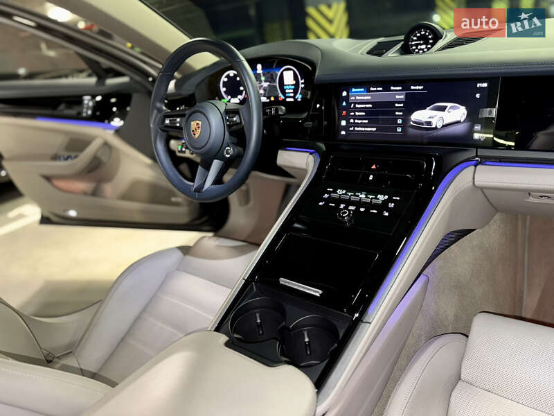 Фастбэк Porsche Panamera 2023 в Киеве