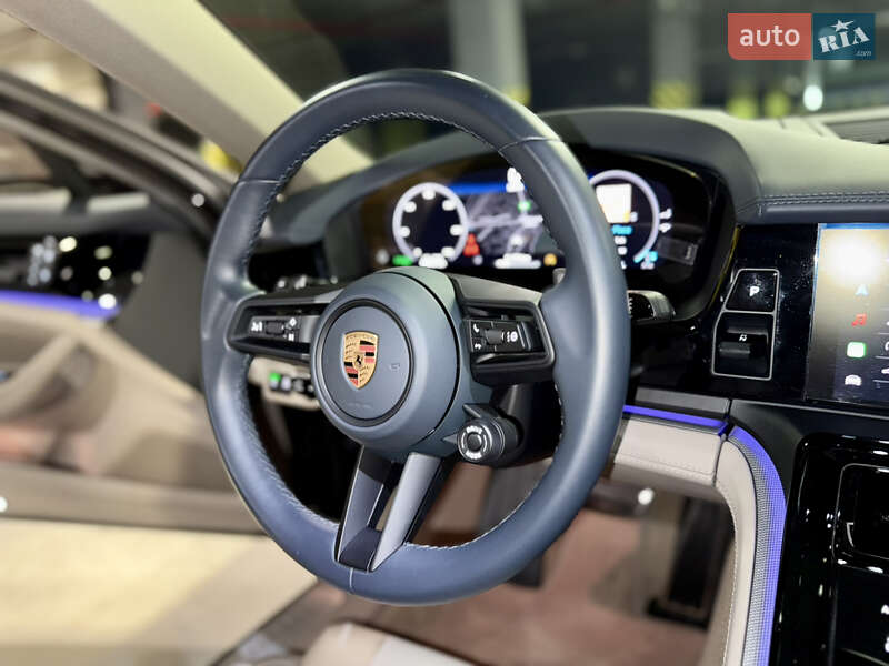 Фастбэк Porsche Panamera 2023 в Киеве